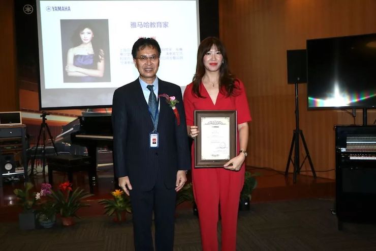 AG旗舰厅携手中国多位教育家，共同谱写中国艺术教育发展新乐章|热烈祝贺2018AG旗舰厅教育家授聘仪式成功举办！